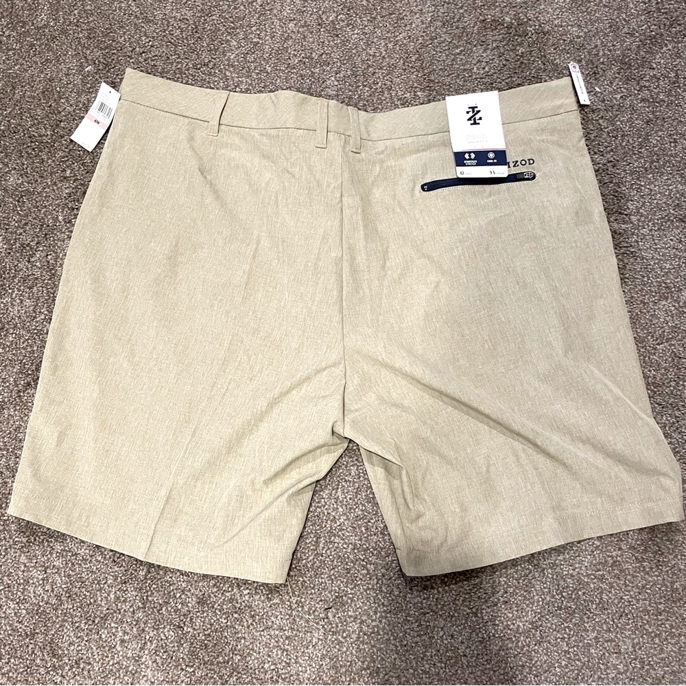 NWT Tan Izod Men’s Hybrid Shorts